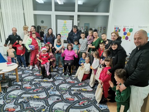 Darivanje djece roditelja iz programa Rastimo zajedno